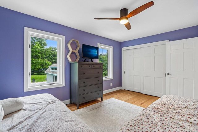 165 Hickory DRIVE, Delafield, WI 53018