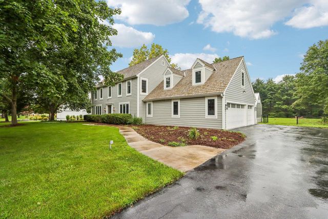 165 Hickory DRIVE, Delafield, WI 53018