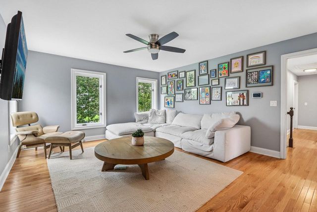 165 Hickory DRIVE, Delafield, WI 53018