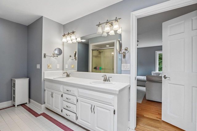 165 Hickory DRIVE, Delafield, WI 53018