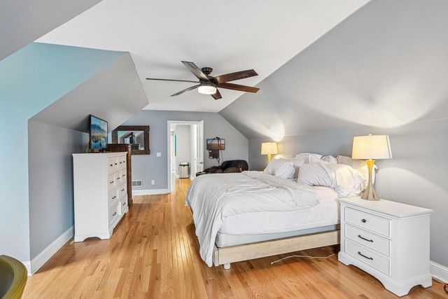 165 Hickory DRIVE, Delafield, WI 53018