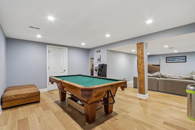 165 Hickory DRIVE, Delafield, WI 53018