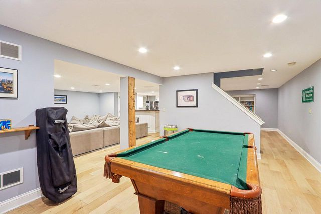 165 Hickory DRIVE, Delafield, WI 53018