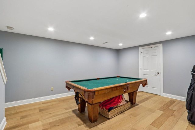 165 Hickory DRIVE, Delafield, WI 53018