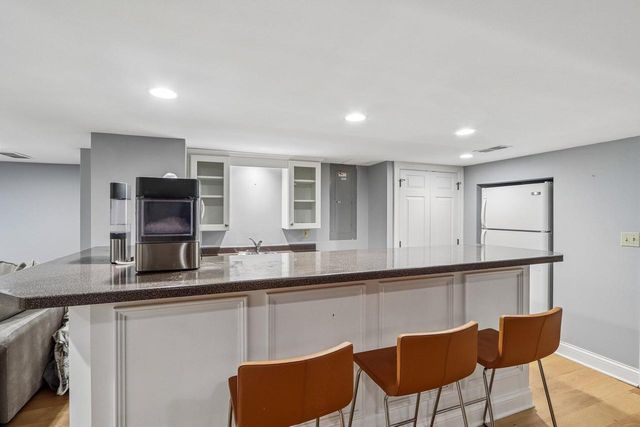 165 Hickory DRIVE, Delafield, WI 53018