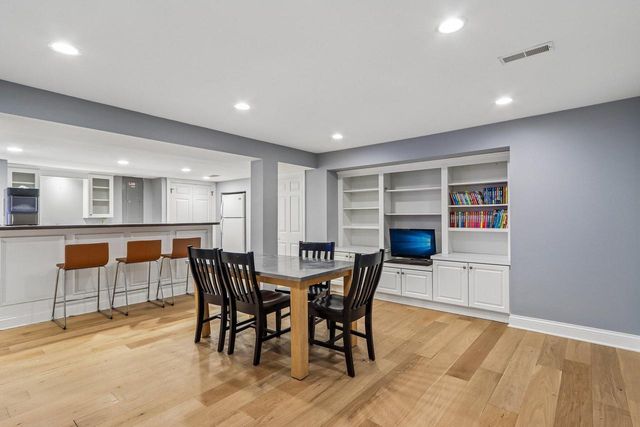 165 Hickory DRIVE, Delafield, WI 53018