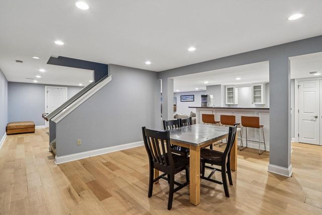 165 Hickory DRIVE, Delafield, WI 53018