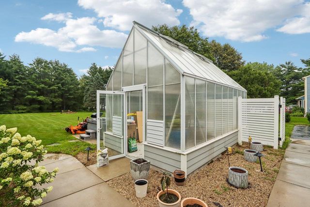 165 Hickory DRIVE, Delafield, WI 53018