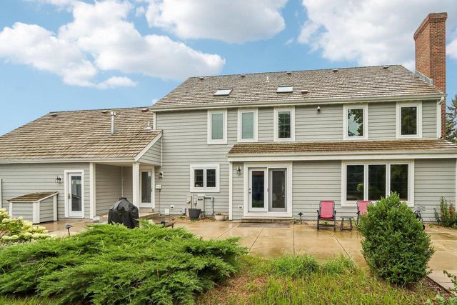 165 Hickory DRIVE, Delafield, WI 53018