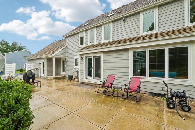 165 Hickory DRIVE, Delafield, WI 53018