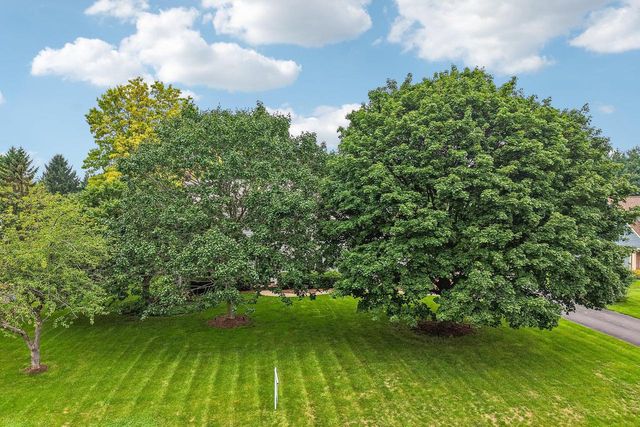 165 Hickory DRIVE, Delafield, WI 53018