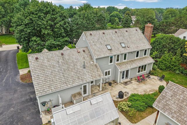165 Hickory DRIVE, Delafield, WI 53018