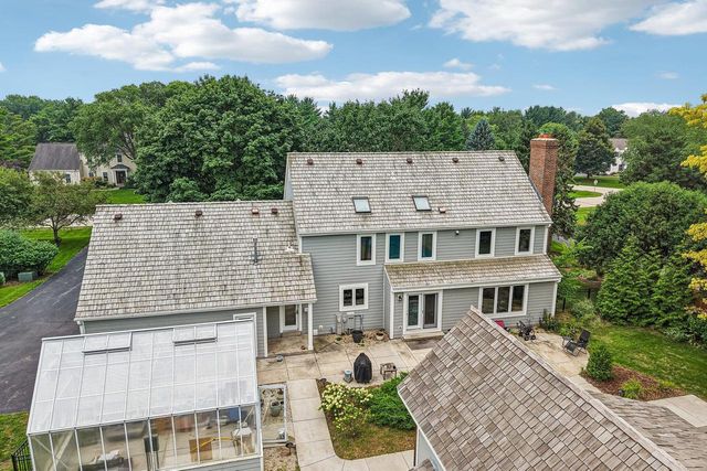 165 Hickory DRIVE, Delafield, WI 53018