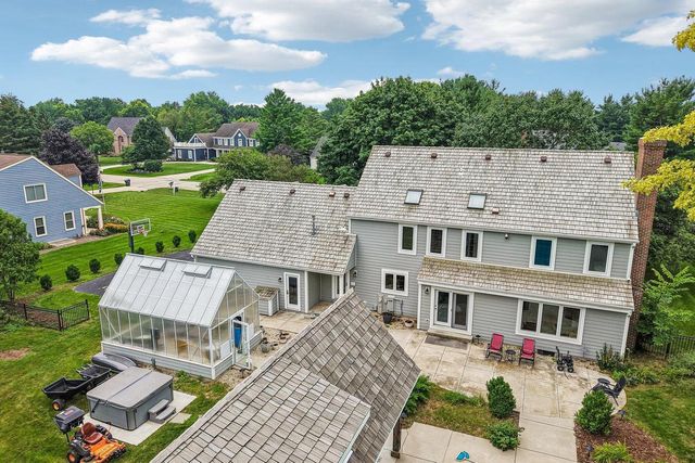165 Hickory DRIVE, Delafield, WI 53018