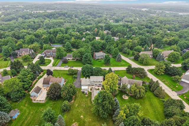 165 Hickory DRIVE, Delafield, WI 53018