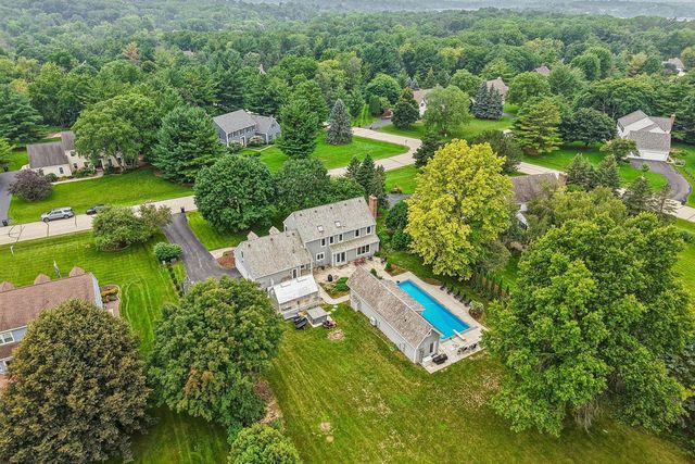 165 Hickory DRIVE, Delafield, WI 53018
