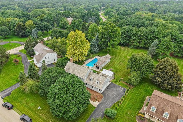 165 Hickory DRIVE, Delafield, WI 53018
