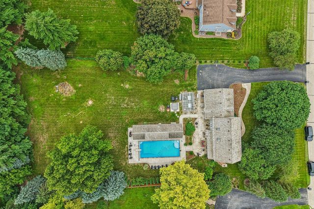 165 Hickory DRIVE, Delafield, WI 53018
