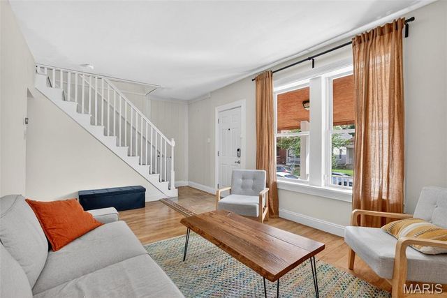 5325 Quincy Street, St Louis, MO 63109