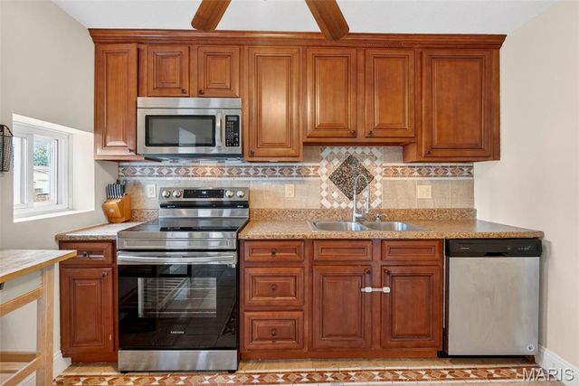 5325 Quincy Street, St Louis, MO 63109
