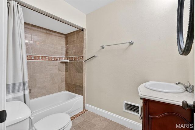 5325 Quincy Street, St Louis, MO 63109