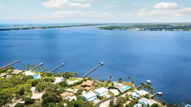 1013 NE Orange Avenue, Jensen Beach, FL 34957