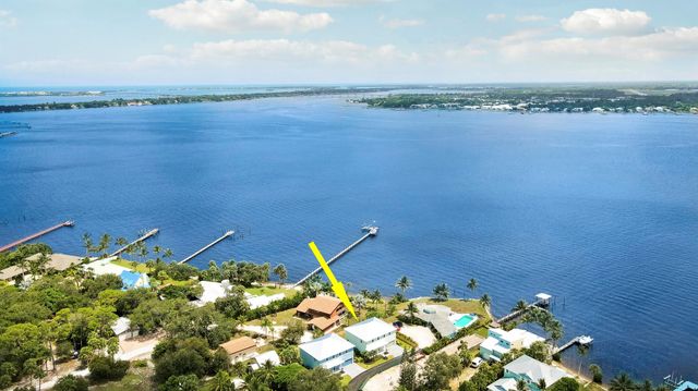 1013 NE Orange Avenue, Jensen Beach, FL 34957