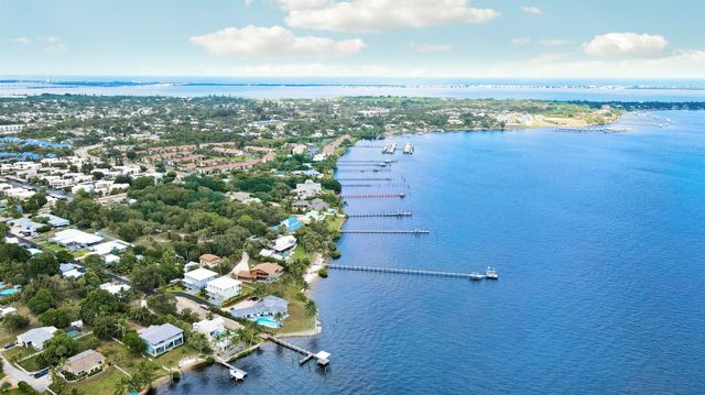 1013 NE Orange Avenue, Jensen Beach, FL 34957