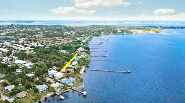 1013 NE Orange Avenue, Jensen Beach, FL 34957