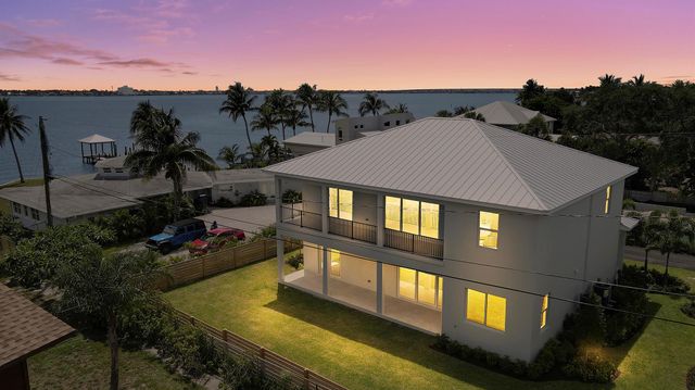 1013 NE Orange Avenue, Jensen Beach, FL 34957