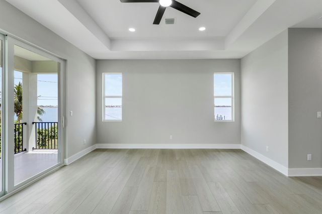 1013 NE Orange Avenue, Jensen Beach, FL 34957