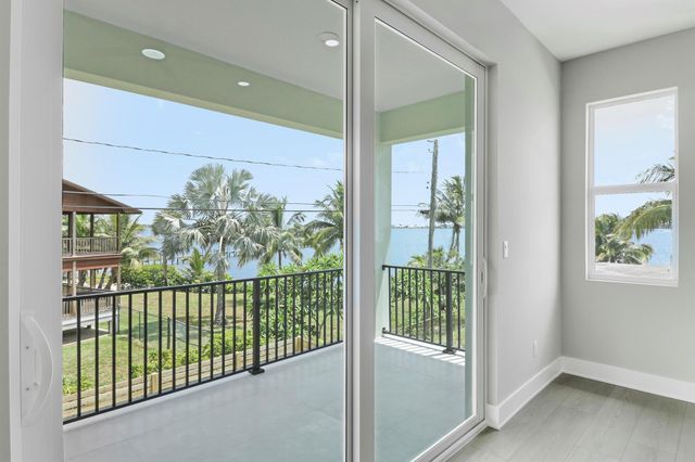 1013 NE Orange Avenue, Jensen Beach, FL 34957