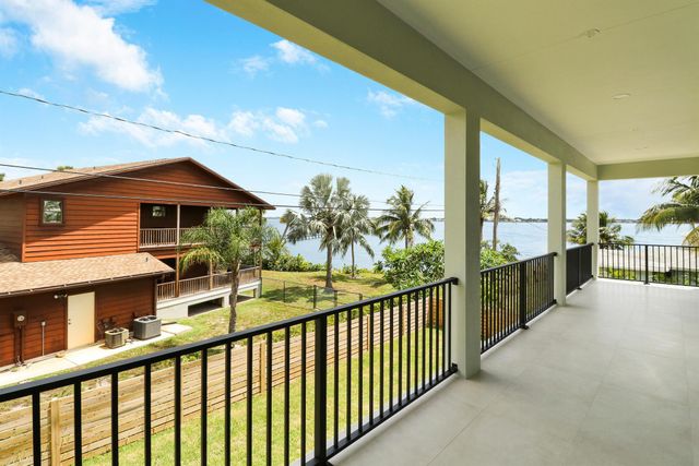 1013 NE Orange Avenue, Jensen Beach, FL 34957