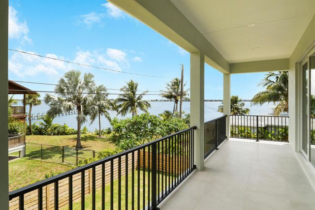 1013 NE Orange Avenue, Jensen Beach, FL 34957