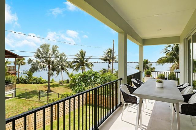 1013 NE Orange Avenue, Jensen Beach, FL 34957