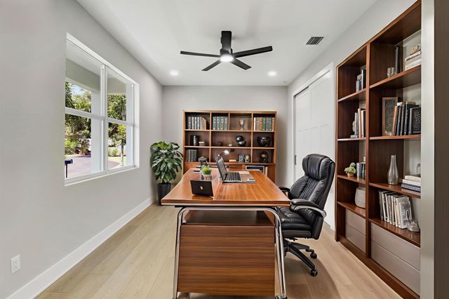 1013 NE Orange Avenue, Jensen Beach, FL 34957