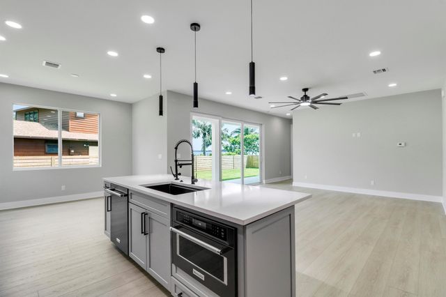 1013 NE Orange Avenue, Jensen Beach, FL 34957