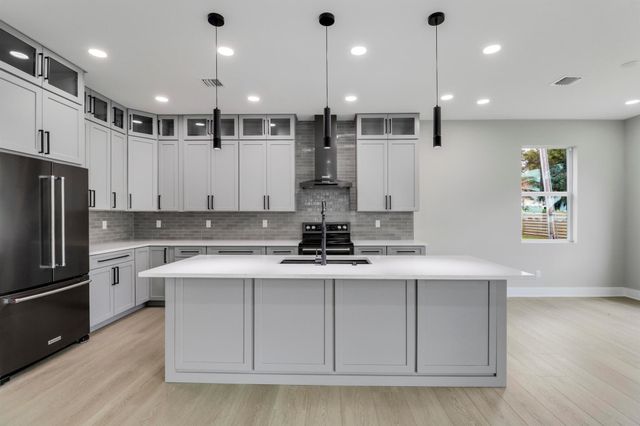 1013 NE Orange Avenue, Jensen Beach, FL 34957