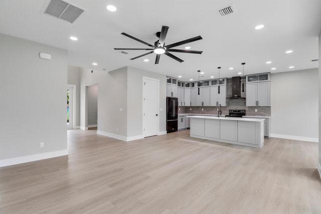 1013 NE Orange Avenue, Jensen Beach, FL 34957