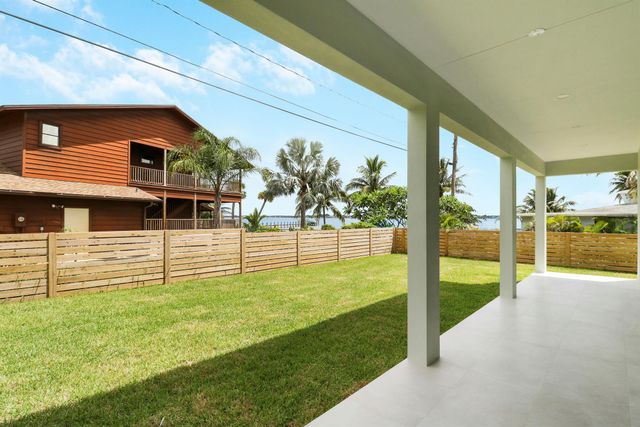 1013 NE Orange Avenue, Jensen Beach, FL 34957