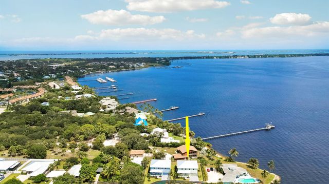 1013 NE Orange Avenue, Jensen Beach, FL 34957