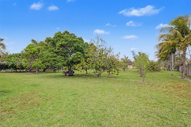 17113 SW 215th Ter, Miami, FL 33187