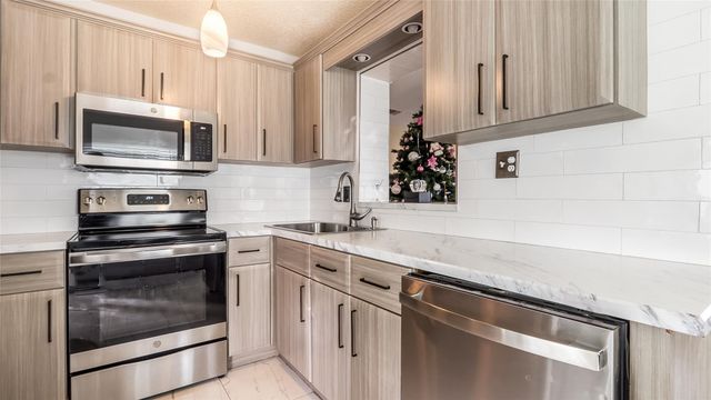 2711 NW 24th Court, Fort Lauderdale, FL 33311