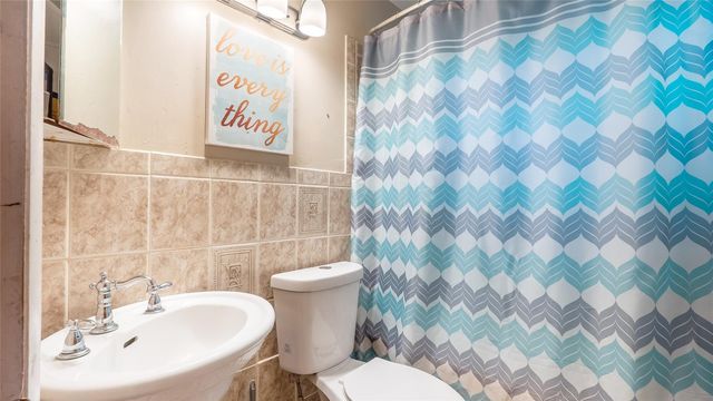 2711 NW 24th Court, Fort Lauderdale, FL 33311