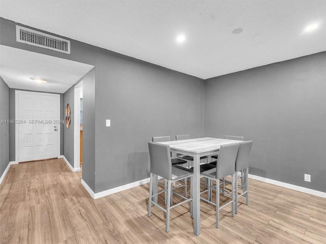 6201 N Falls Cir Dr 210, Lauderhill, FL 33319