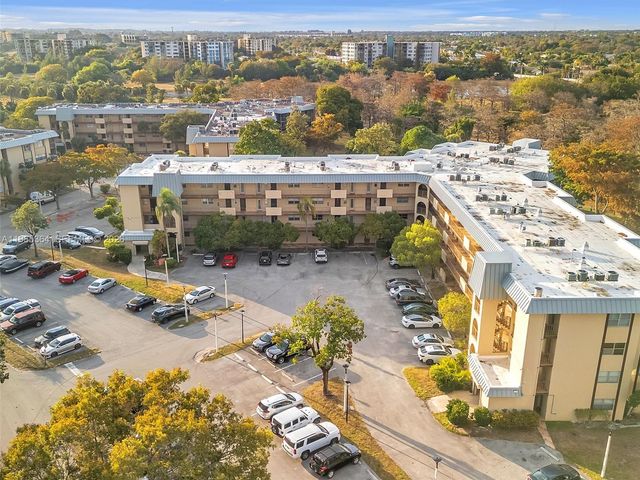 6201 N Falls Cir Dr 210, Lauderhill, FL 33319