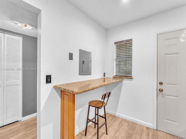 6201 N Falls Cir Dr 210, Lauderhill, FL 33319