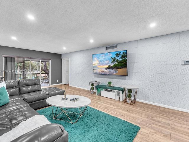 6201 N Falls Cir Dr 210, Lauderhill, FL 33319