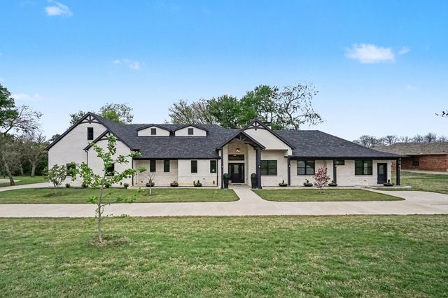 1421 Red Oak Circle, Farmersville, TX 75442