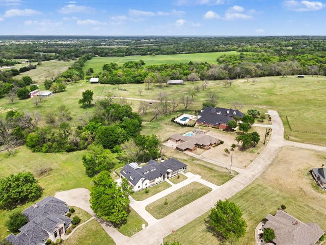 1421 Red Oak Circle, Farmersville, TX 75442